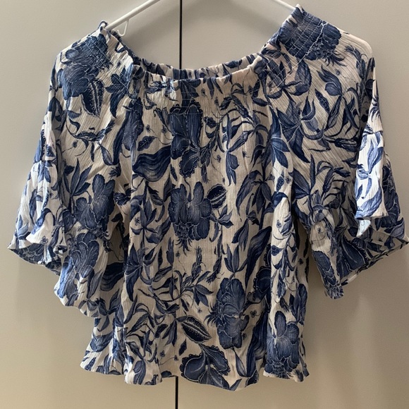 H&M Off the Shoulder Blue and White Floral Top - Picture 1 of 3